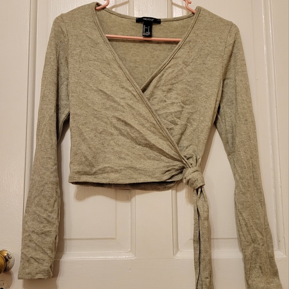 Forever 21 Wrapped Top - Picture 1 of 2